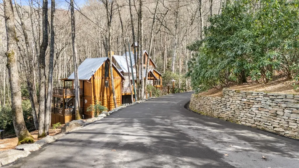 517 Joshs Trail Cashiers NC 28717