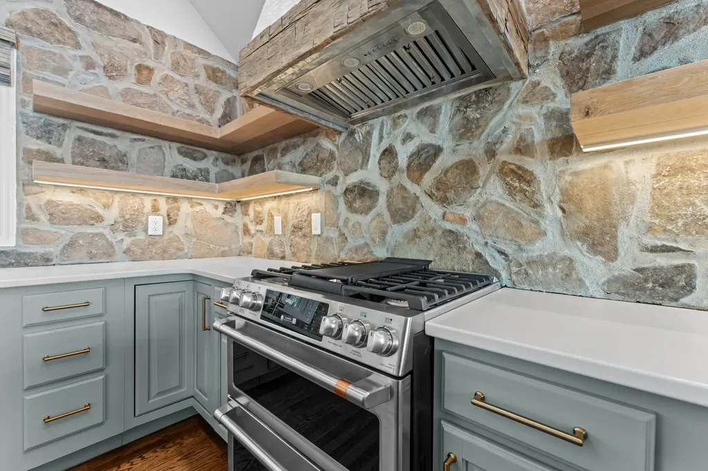 66 Summit Trail Highlands NC 28741