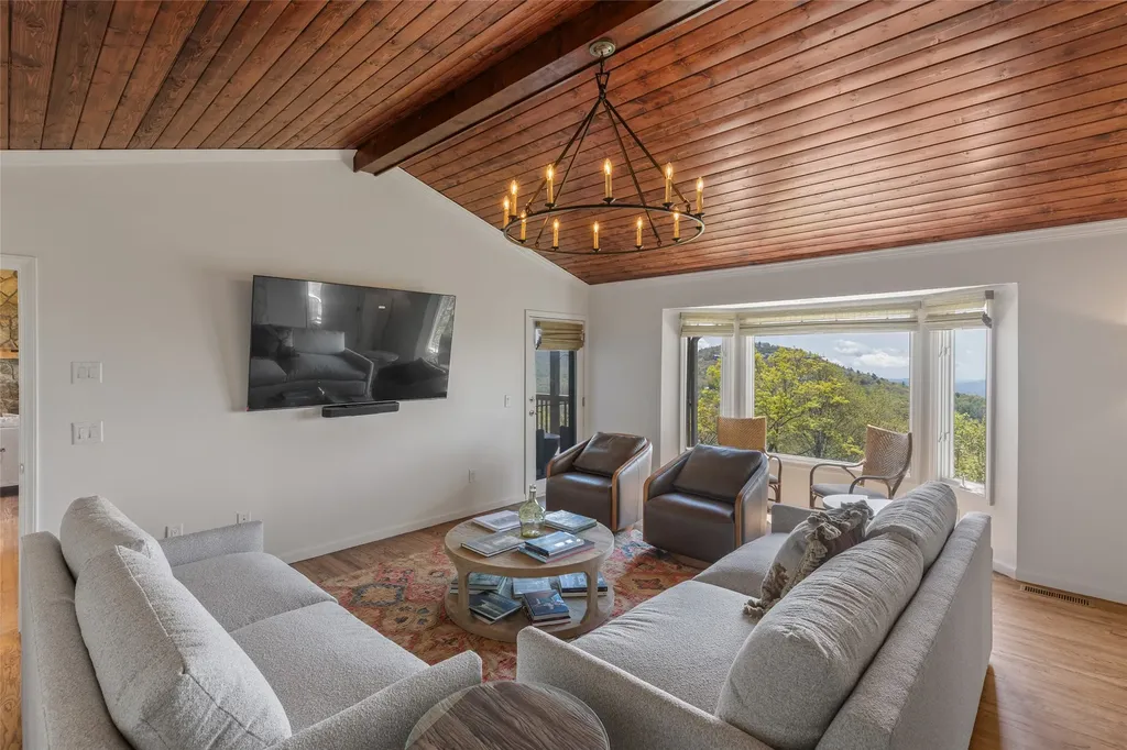 66 Summit Trail Highlands NC 28741