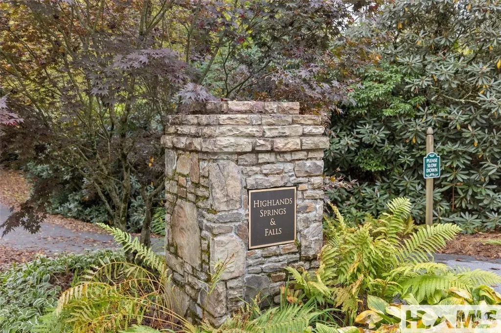 75 Hickory Drive Highlands NC 28741