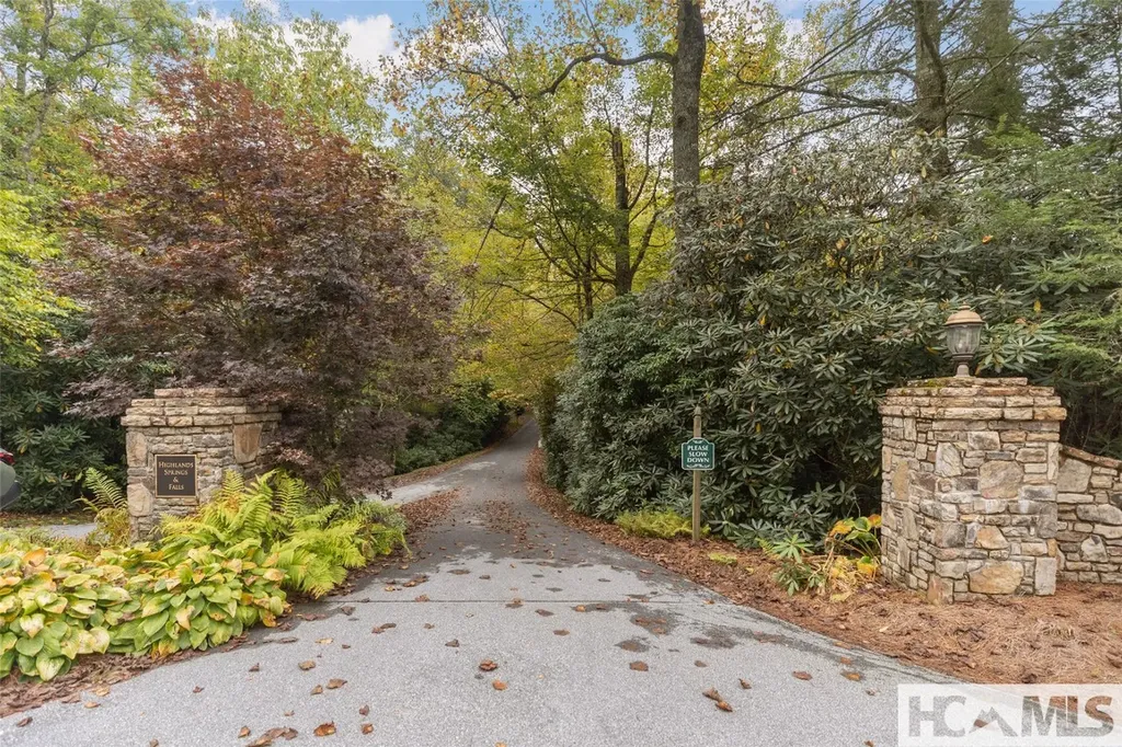 75 Hickory Drive Highlands NC 28741