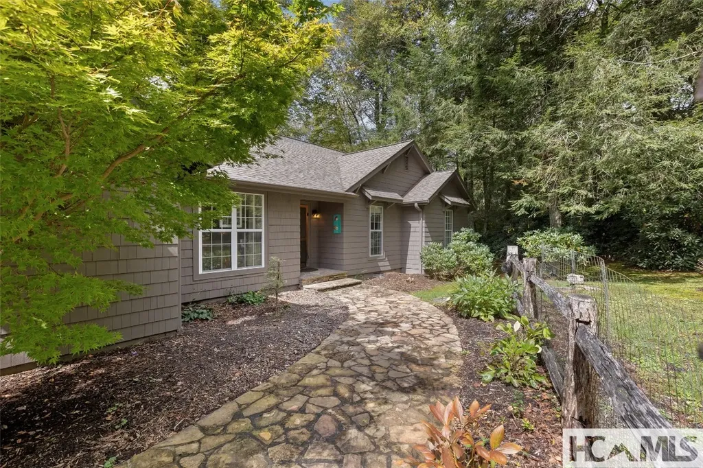 75 Hickory Drive Highlands NC 28741