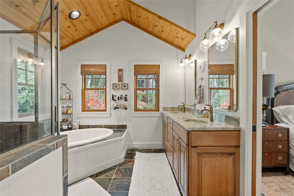 40 Ivy Court Sapphire NC 28774