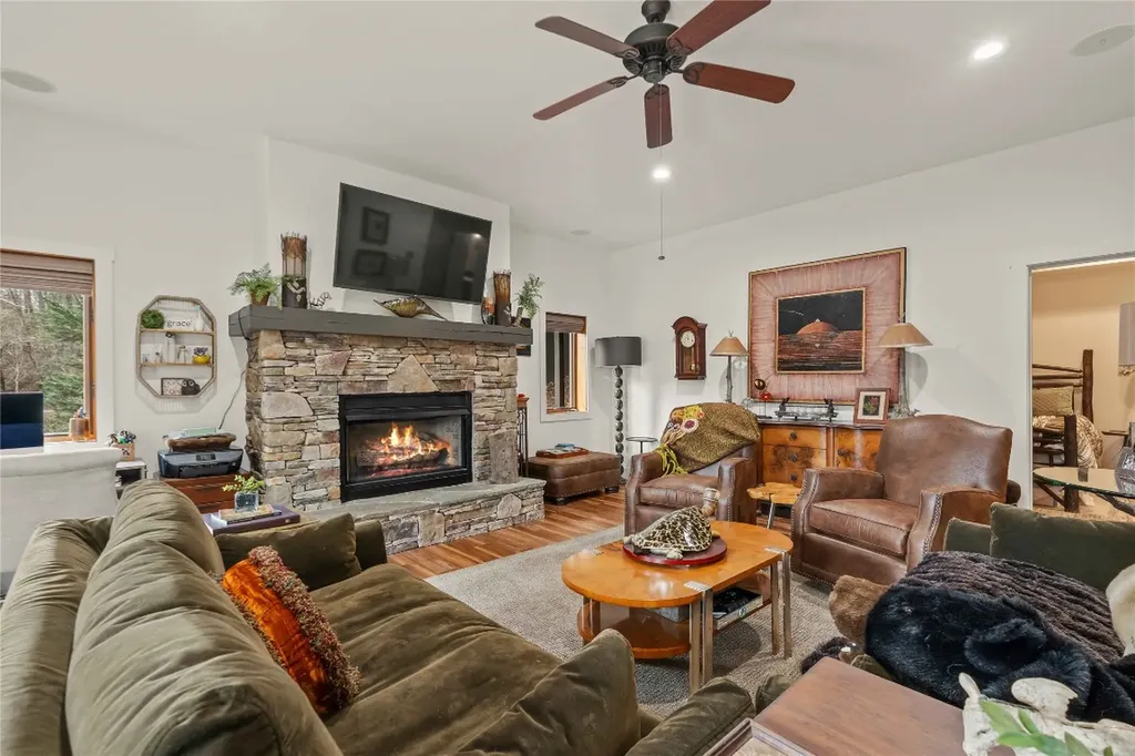 40 Ivy Court Sapphire NC 28774