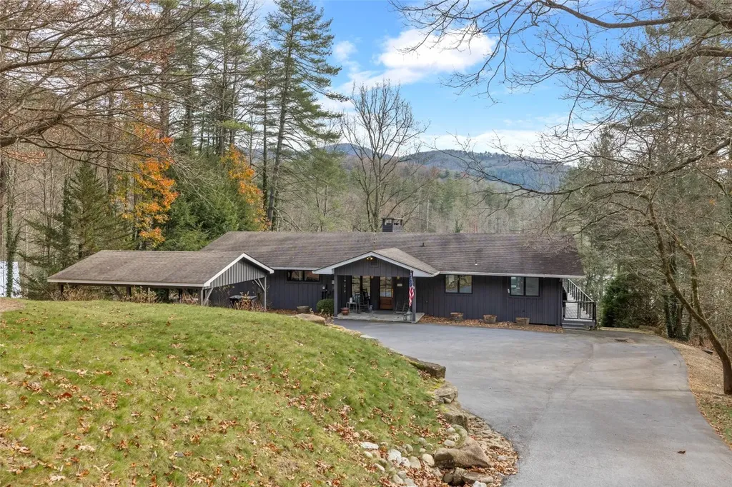 335 Twin Lakes Drive Highlands NC 28741