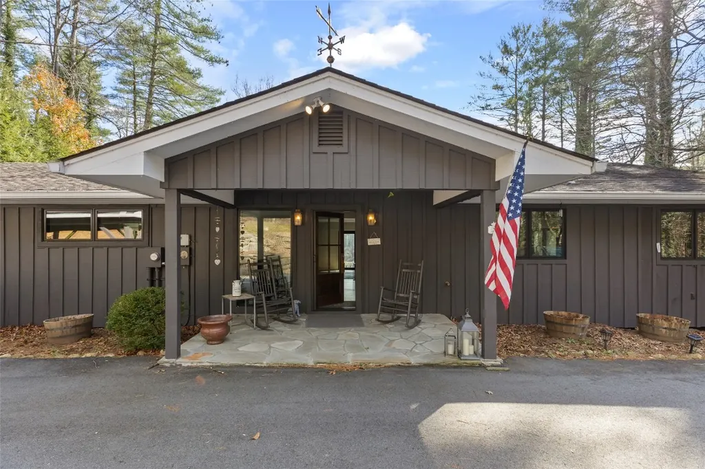 335 Twin Lakes Drive Highlands NC 28741