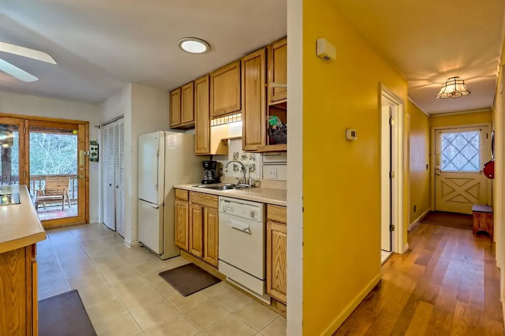 7829 Dillard Road Scaly Mountain NC 28775