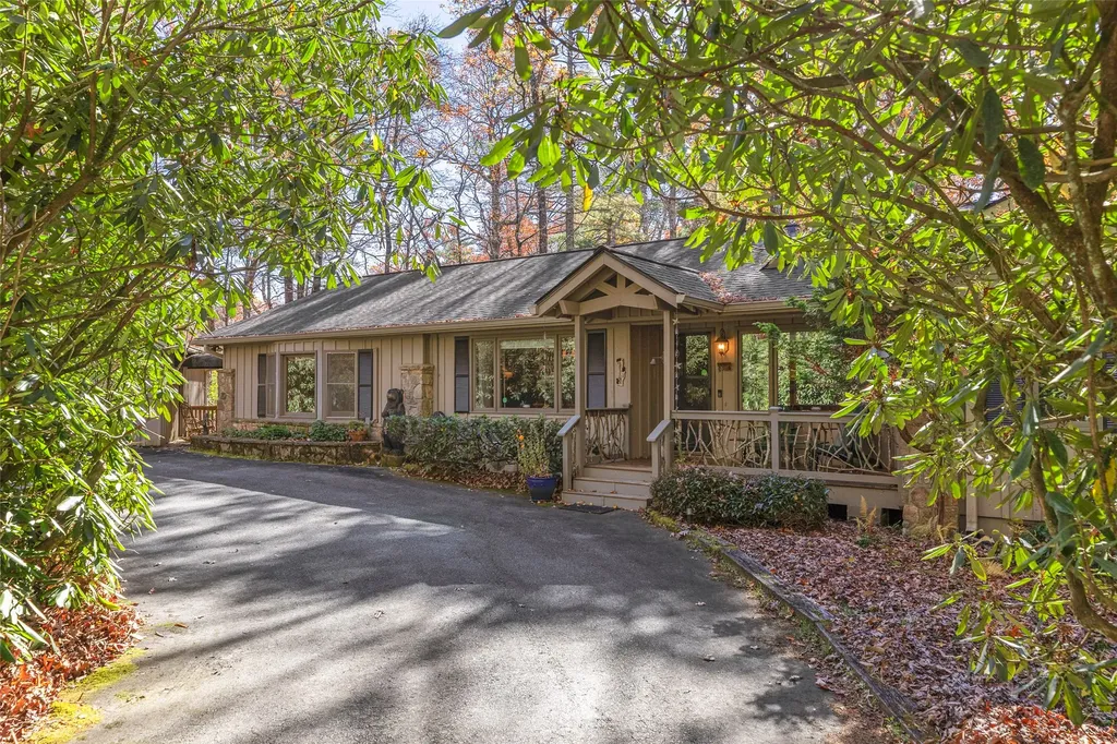 371 Dixon Drive Highlands NC 28741