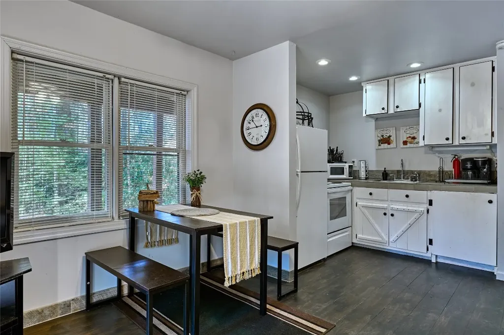 188 Valentine Lane Highlands NC 28741