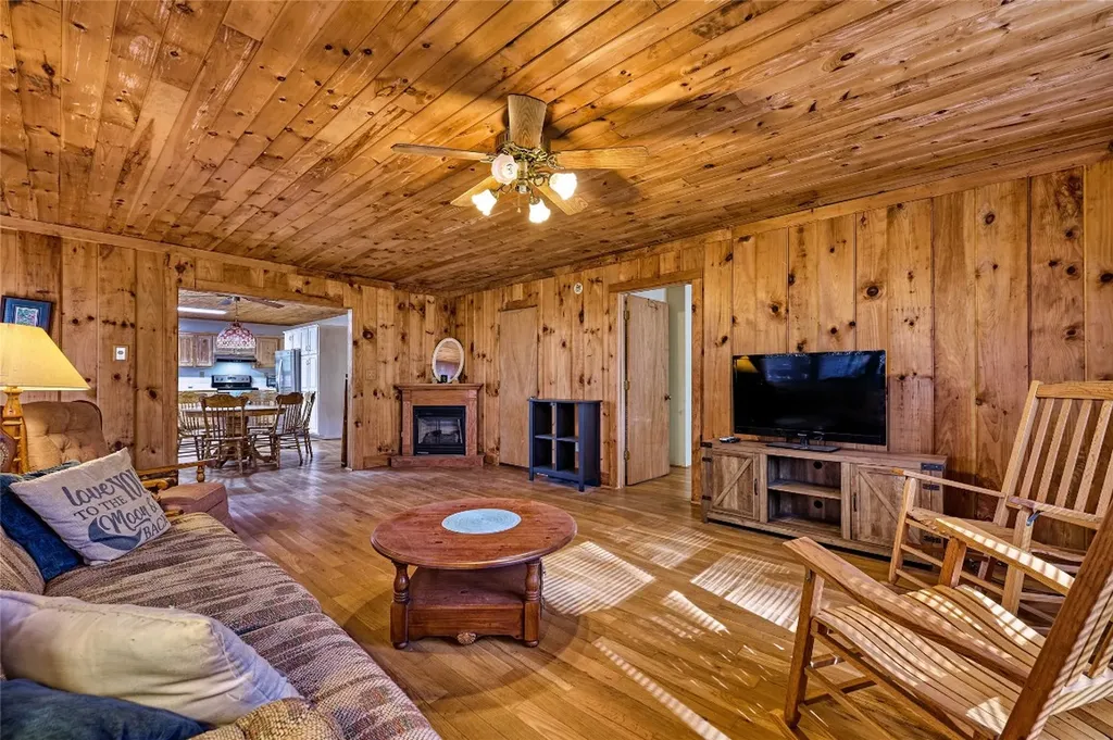 188 Valentine Lane Highlands NC 28741