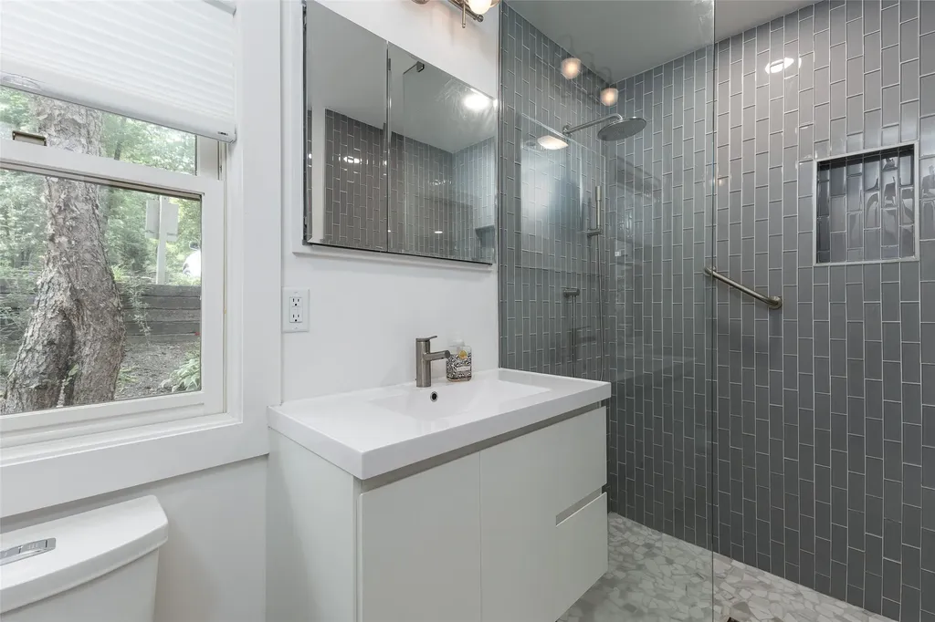 49 Kiwi Lane Sapphire NC 28774