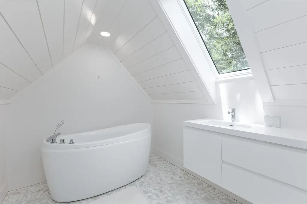 49 Kiwi Lane Sapphire NC 28774