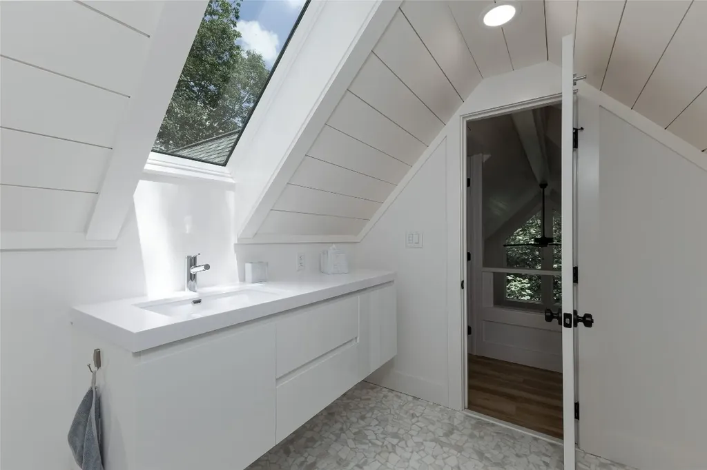 49 Kiwi Lane Sapphire NC 28774