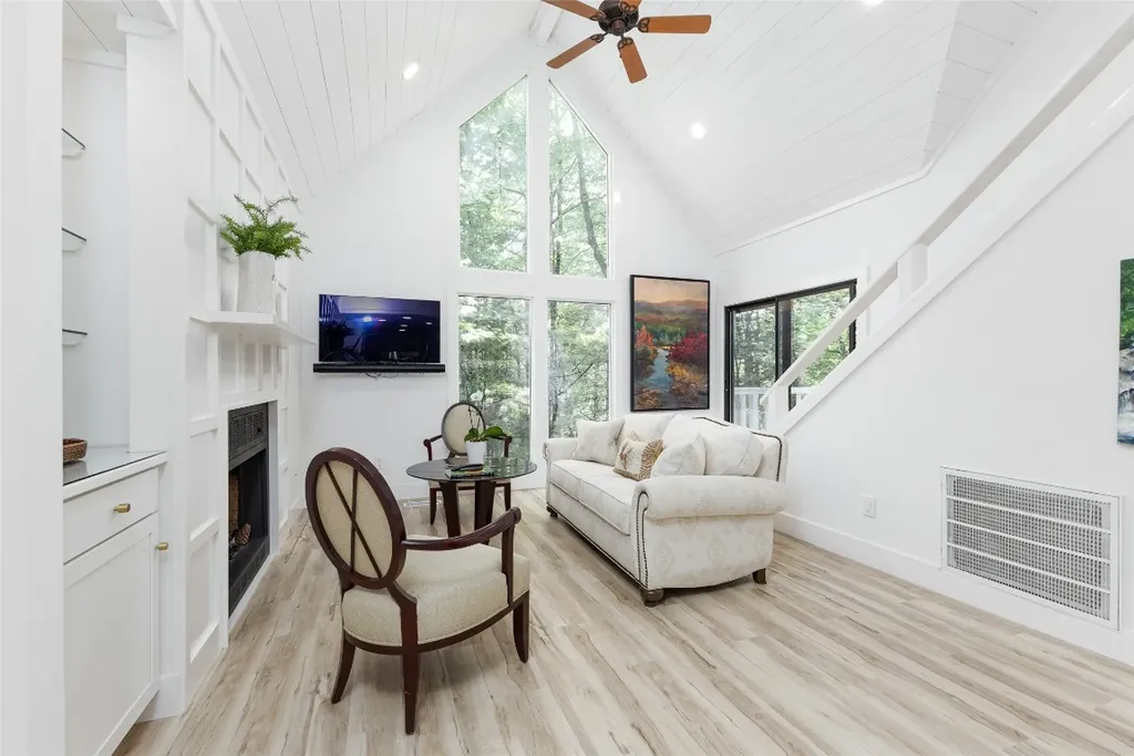 49 Kiwi Lane Sapphire NC 28774