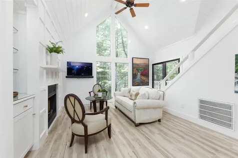 49 Kiwi Lane Sapphire NC 28774