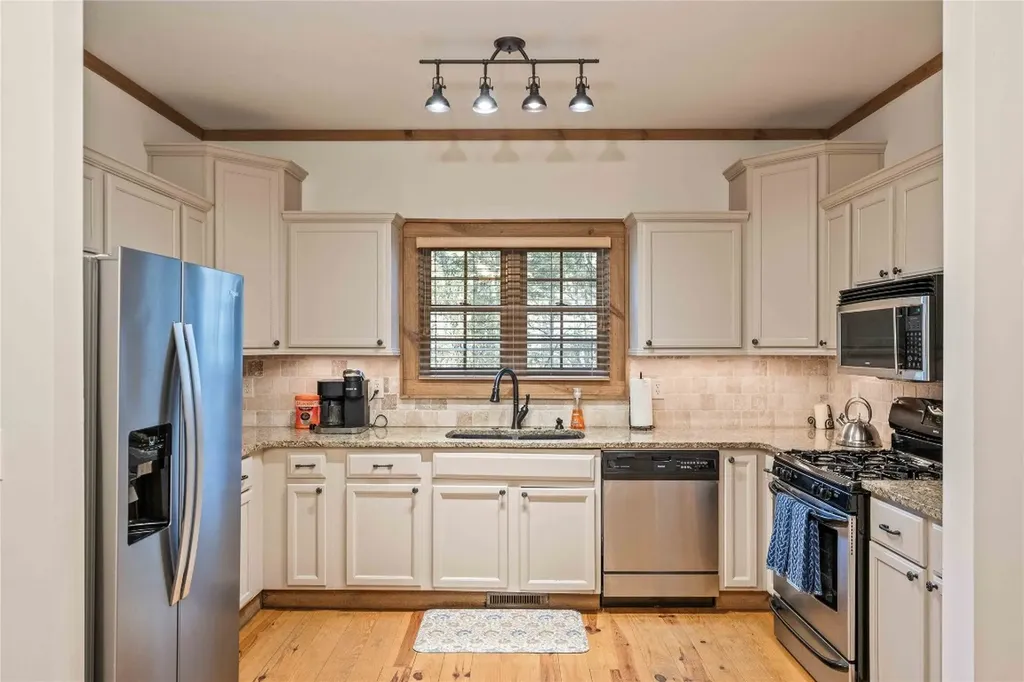 41 W Lance Road Cashiers NC 28717