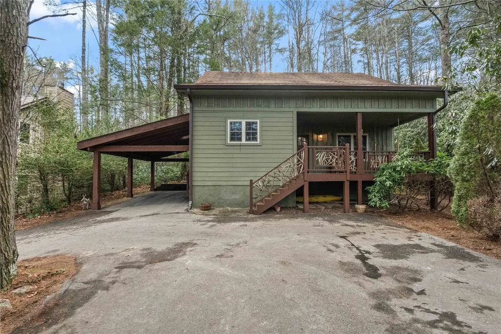 41 W Lance Road Cashiers NC 28717