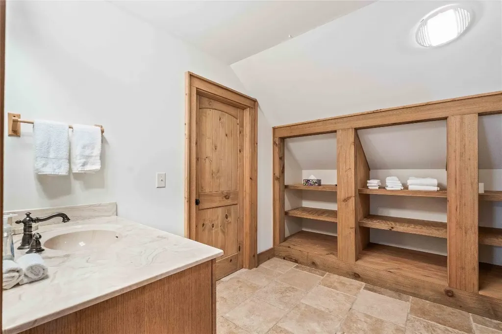 41 W Lance Road Cashiers NC 28717