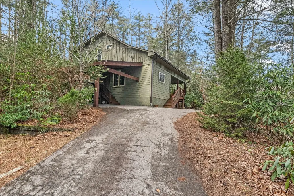 41 W Lance Road Cashiers NC 28717