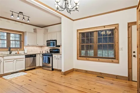 41 W Lance Road Cashiers NC 28717