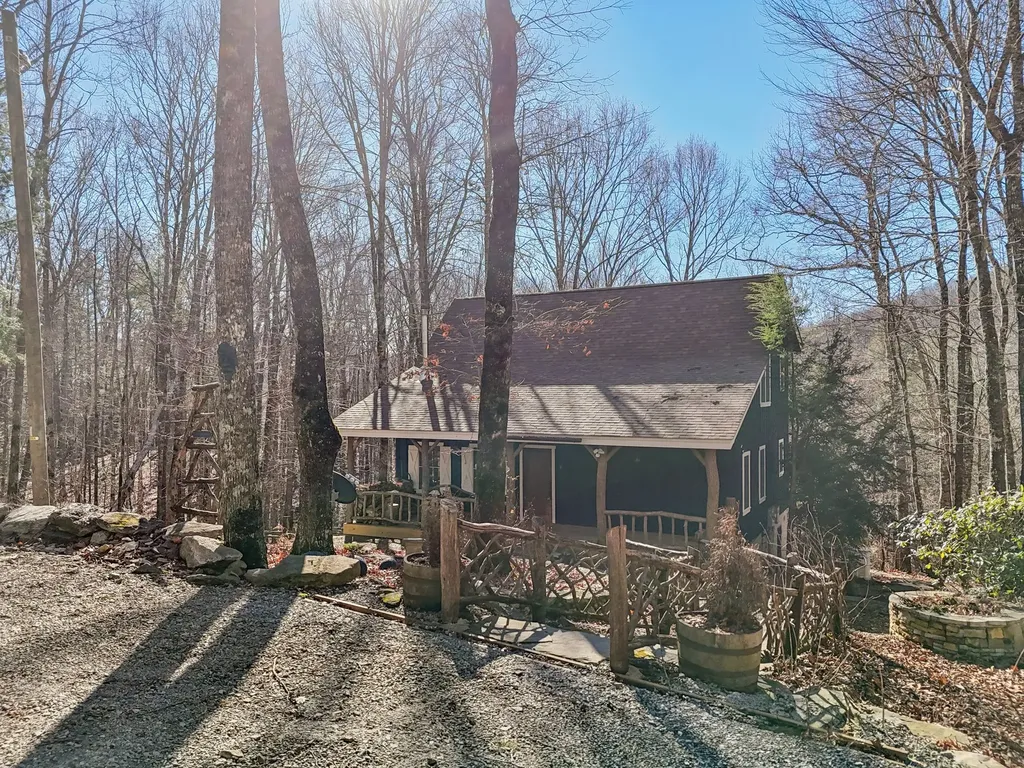 102 Knobster Way Glenville NC 28736