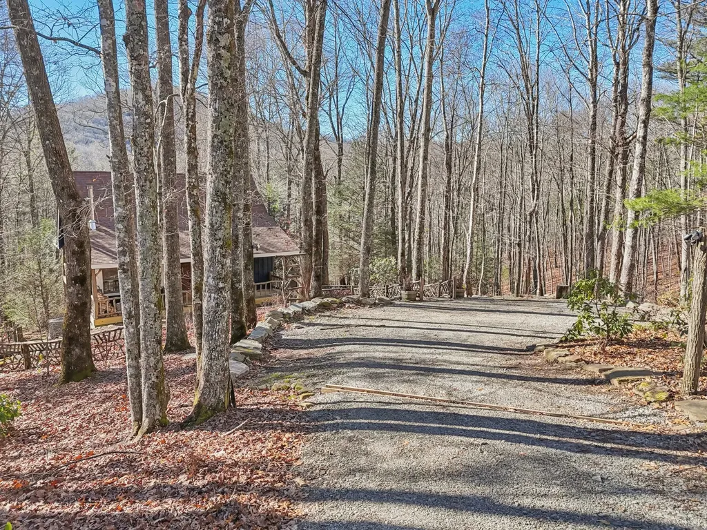 102 Knobster Way Glenville NC 28736