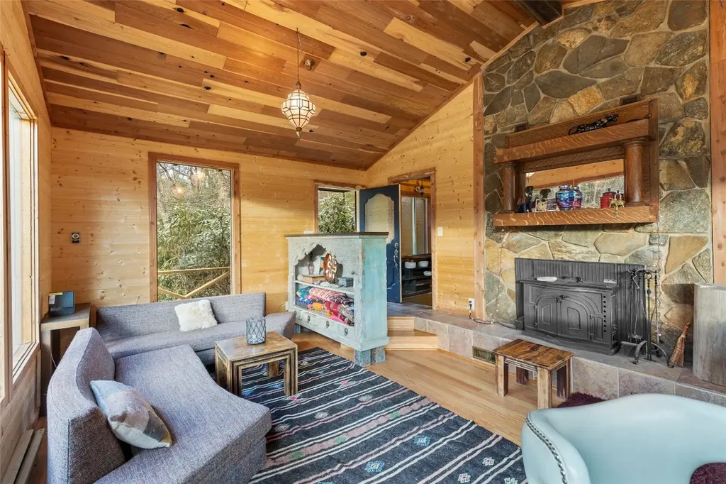 24 Flintlock Road Cullowhee NC 28723