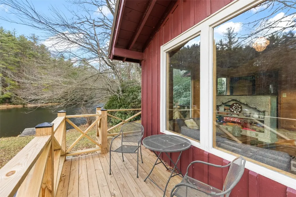 24 Flintlock Road Cullowhee NC 28723