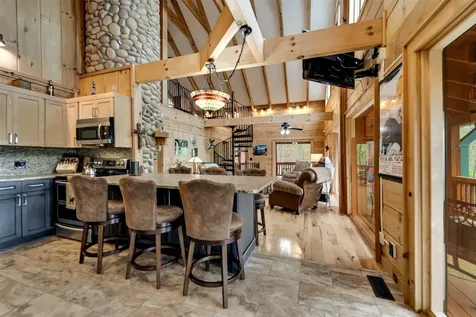 325 Garden Flats Franklin NC 28734