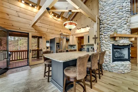 325 Garden Flats Franklin NC 28734