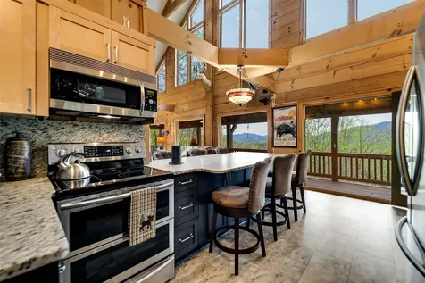 325 Garden Flats Franklin NC 28734