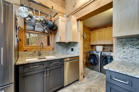 325 Garden Flats Franklin NC 28734