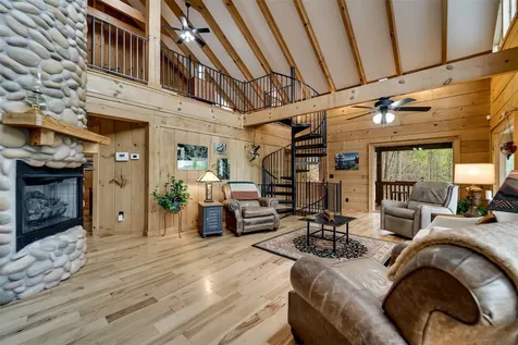 325 Garden Flats Franklin NC 28734