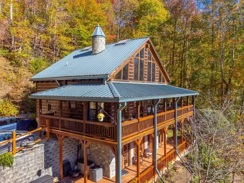 325 Garden Flats Franklin NC 28734