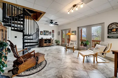 325 Garden Flats Franklin NC 28734