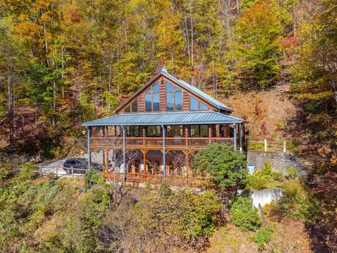 325 Garden Flats Franklin NC 28734