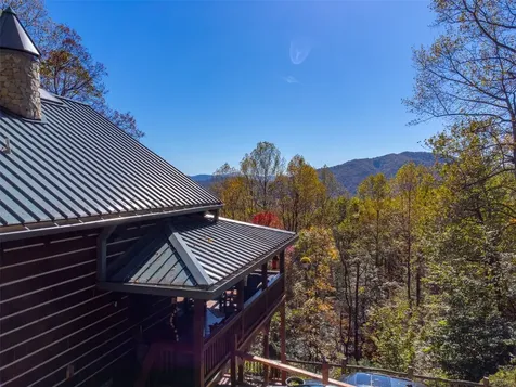 325 Garden Flats Franklin NC 28734