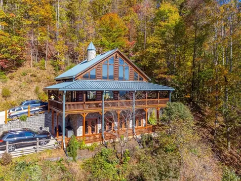 325 Garden Flats Franklin NC 28734