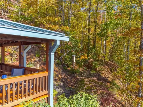 325 Garden Flats Franklin NC 28734