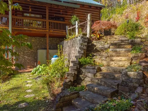 325 Garden Flats Franklin NC 28734