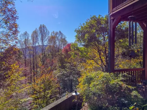 325 Garden Flats Franklin NC 28734