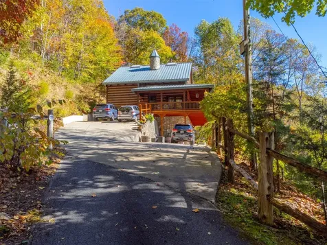 325 Garden Flats Franklin NC 28734