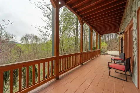 325 Garden Flats Franklin NC 28734