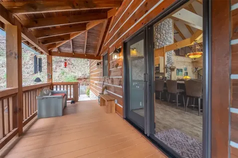 325 Garden Flats Franklin NC 28734