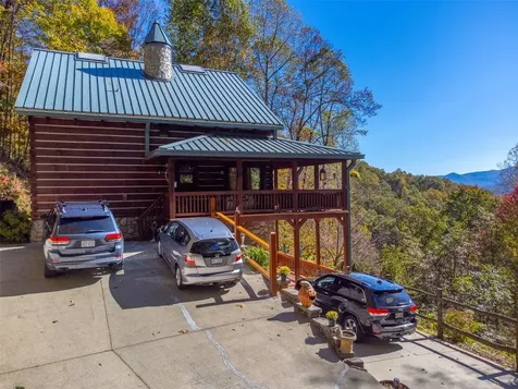 325 Garden Flats Franklin NC 28734