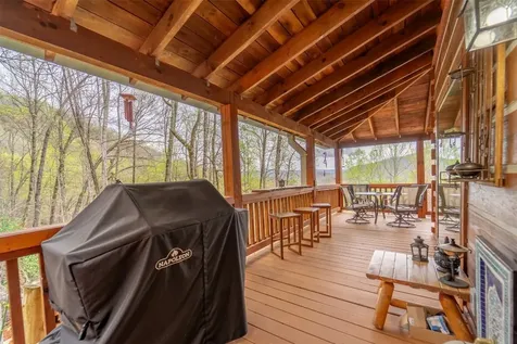 325 Garden Flats Franklin NC 28734