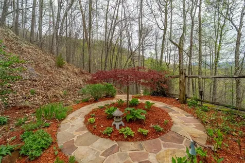 325 Garden Flats Franklin NC 28734