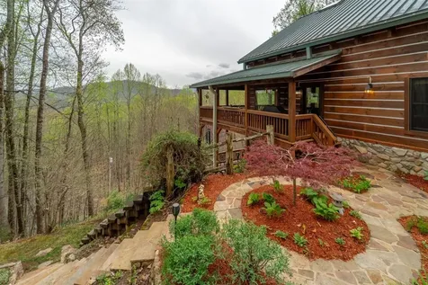 325 Garden Flats Franklin NC 28734