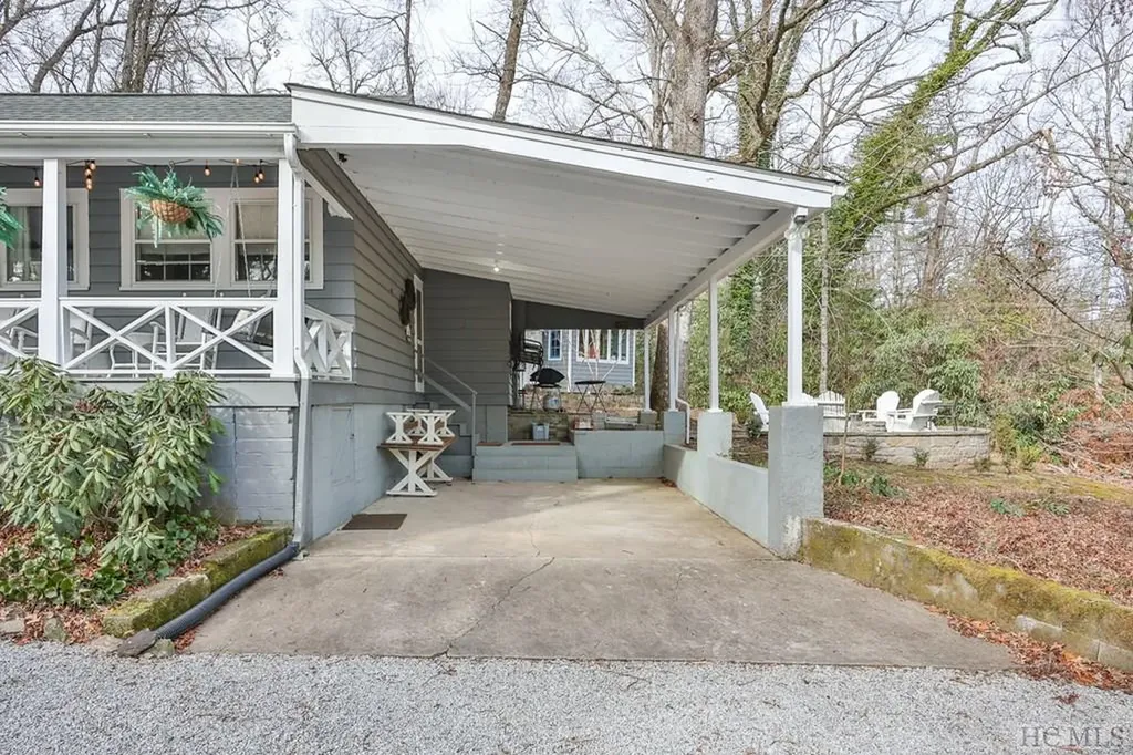 48 Holt Knob Road Highlands NC 28741