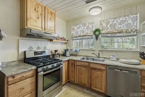 48 Holt Knob Road Highlands NC 28741